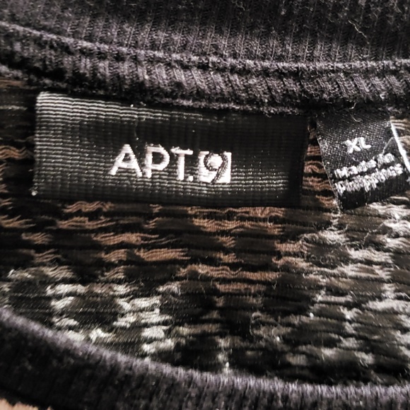 Top - Picture 2 of 3